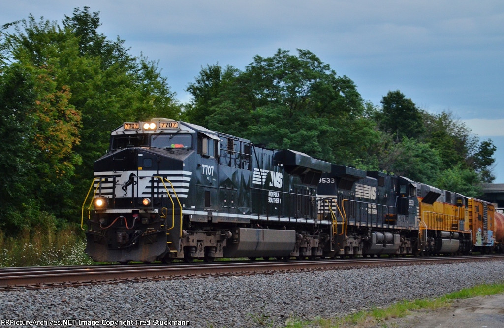 NS 7707 is westbound.